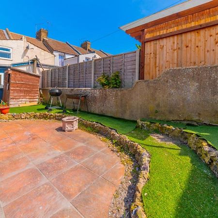 Appartamento Stylish 3-Bed Terraced House With Wi-Fi Chatham  Esterno foto