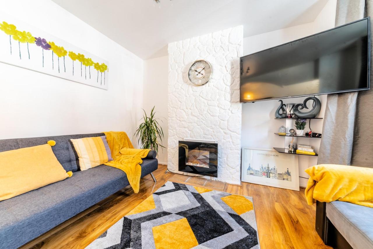 Appartamento Stylish 3-Bed Terraced House With Wi-Fi Chatham  Esterno foto