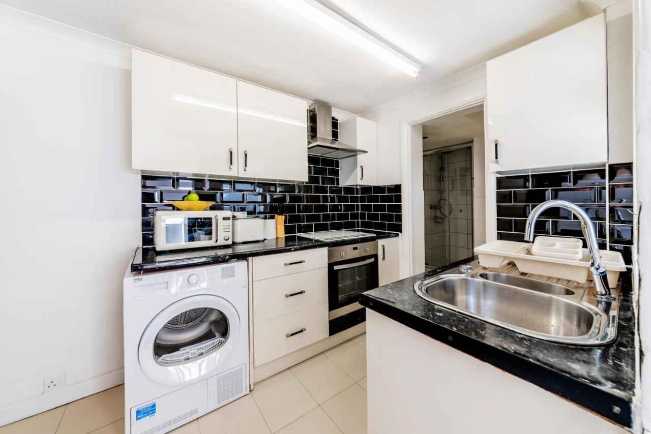 Appartamento Stylish 3-Bed Terraced House With Wi-Fi Chatham  Esterno foto
