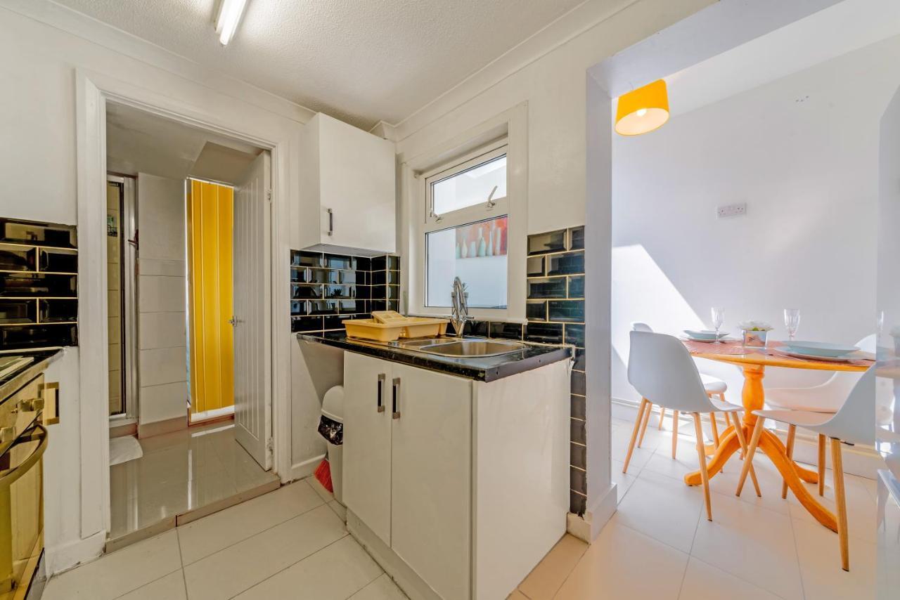 Appartamento Stylish 3-Bed Terraced House With Wi-Fi Chatham  Esterno foto